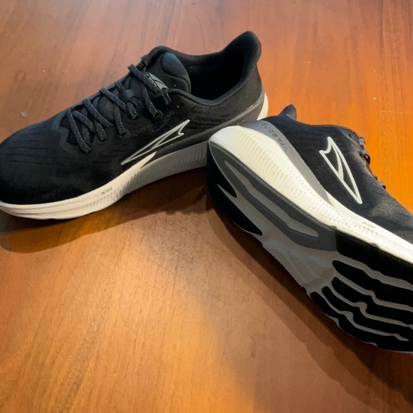 Altra Black and White Experience Form stability shoes NEW - Picture 4 of 4